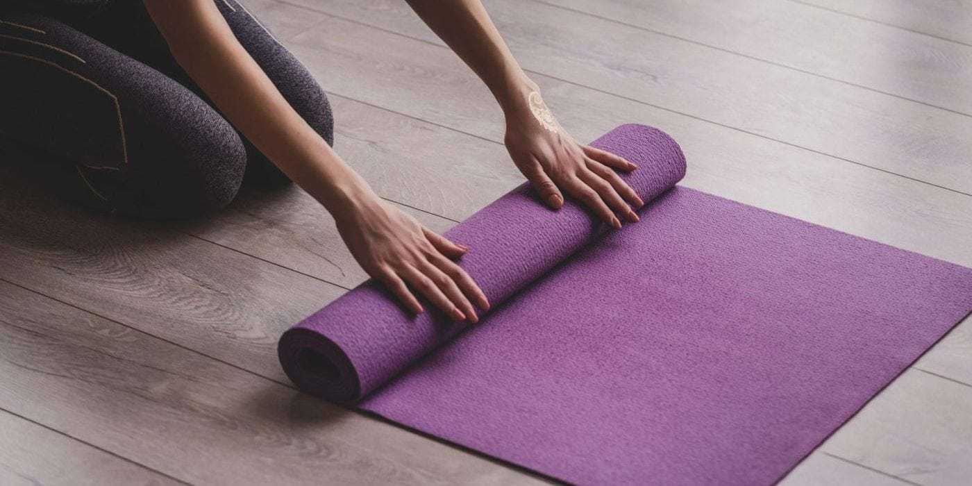 Как выбрать идеальный коврик для йоги, пилатеса и фитнеса — разбираем все нюансы - sportfito — сайт о спорте и здоровом образе жизни