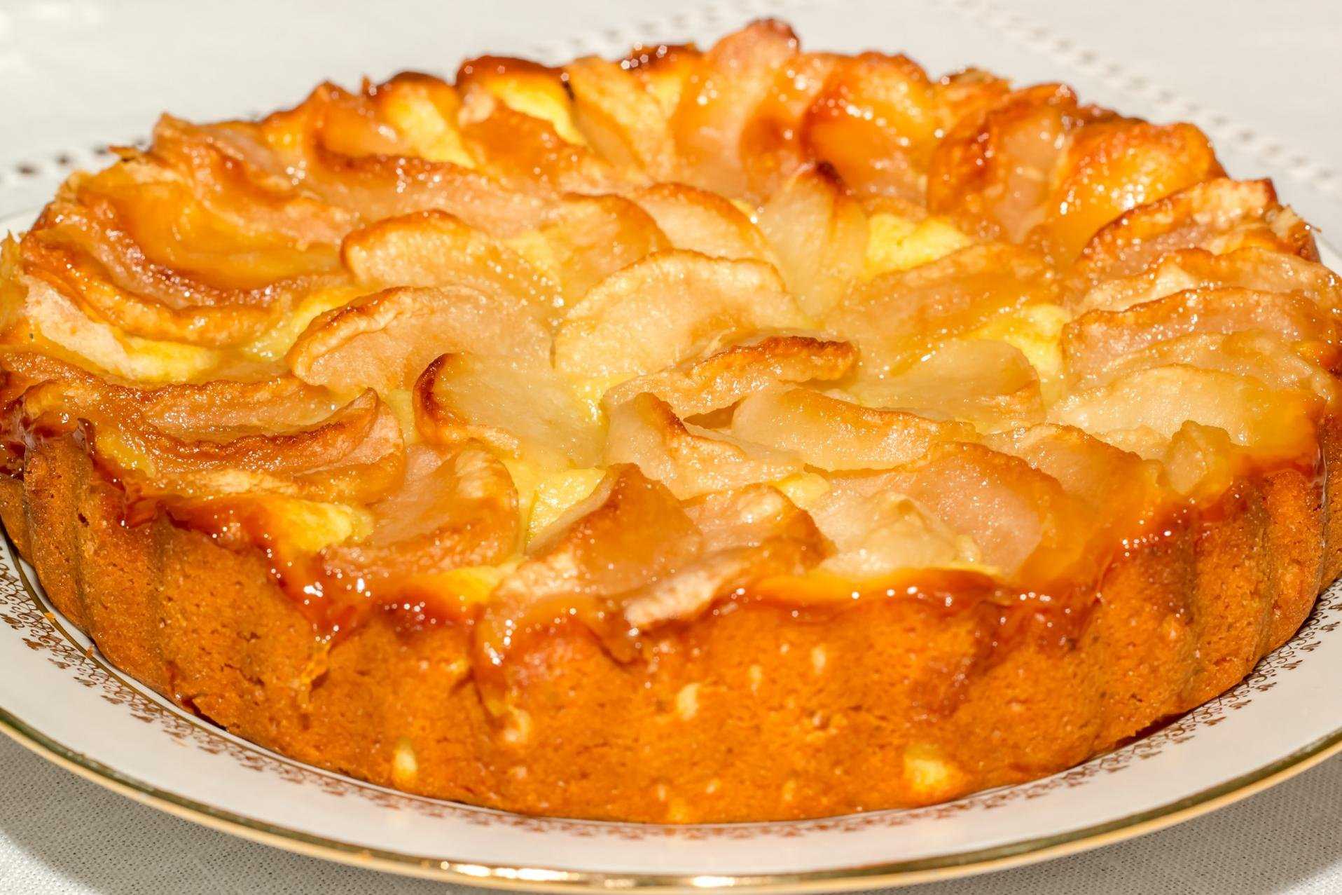 Заливной пирог с творогом и яблоками в духовке рецепт с фото пошагово на кефире
