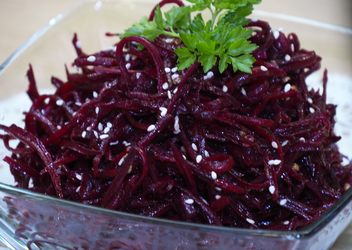 Салат из свеклы с чесноком: 10 витаминных рецептов