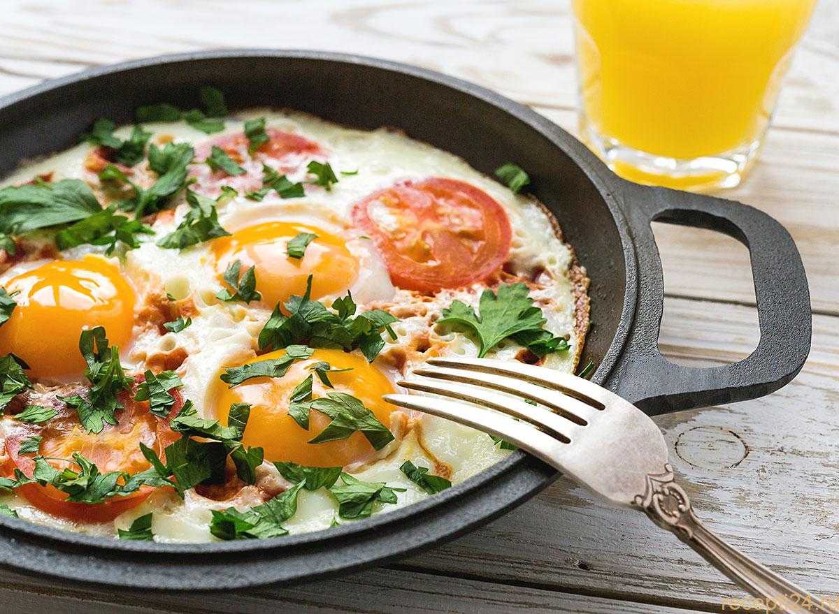Яичница с помидорами – как приготовить самый вкусный завтрак