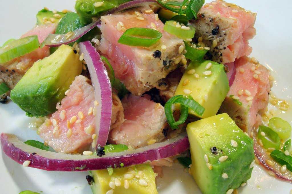 Салат с креветками и авокадо — 5 простых и вкусных рецептов