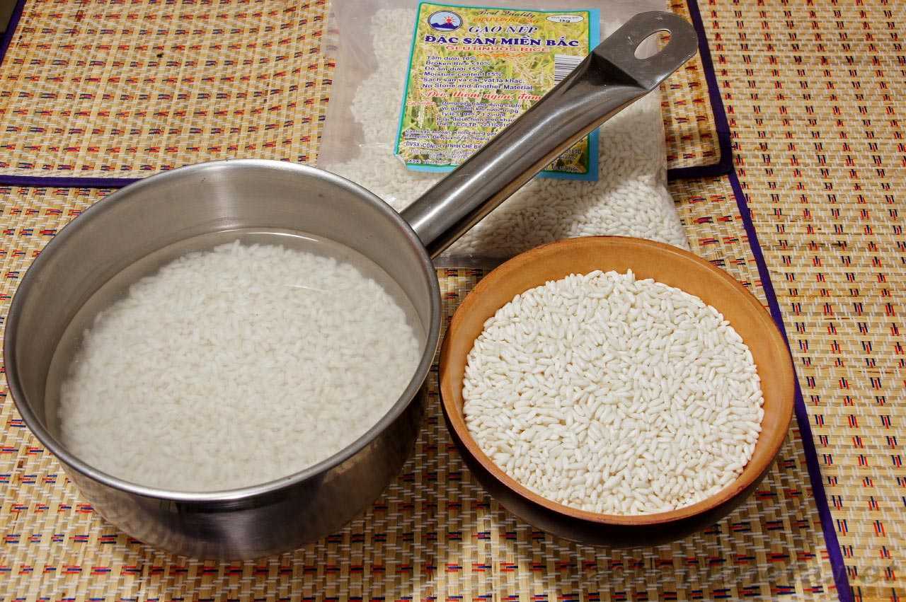 Замачивание риса в воде. Очищенный рис. Чесночный рис. Замоченный рис. Промыть рис.