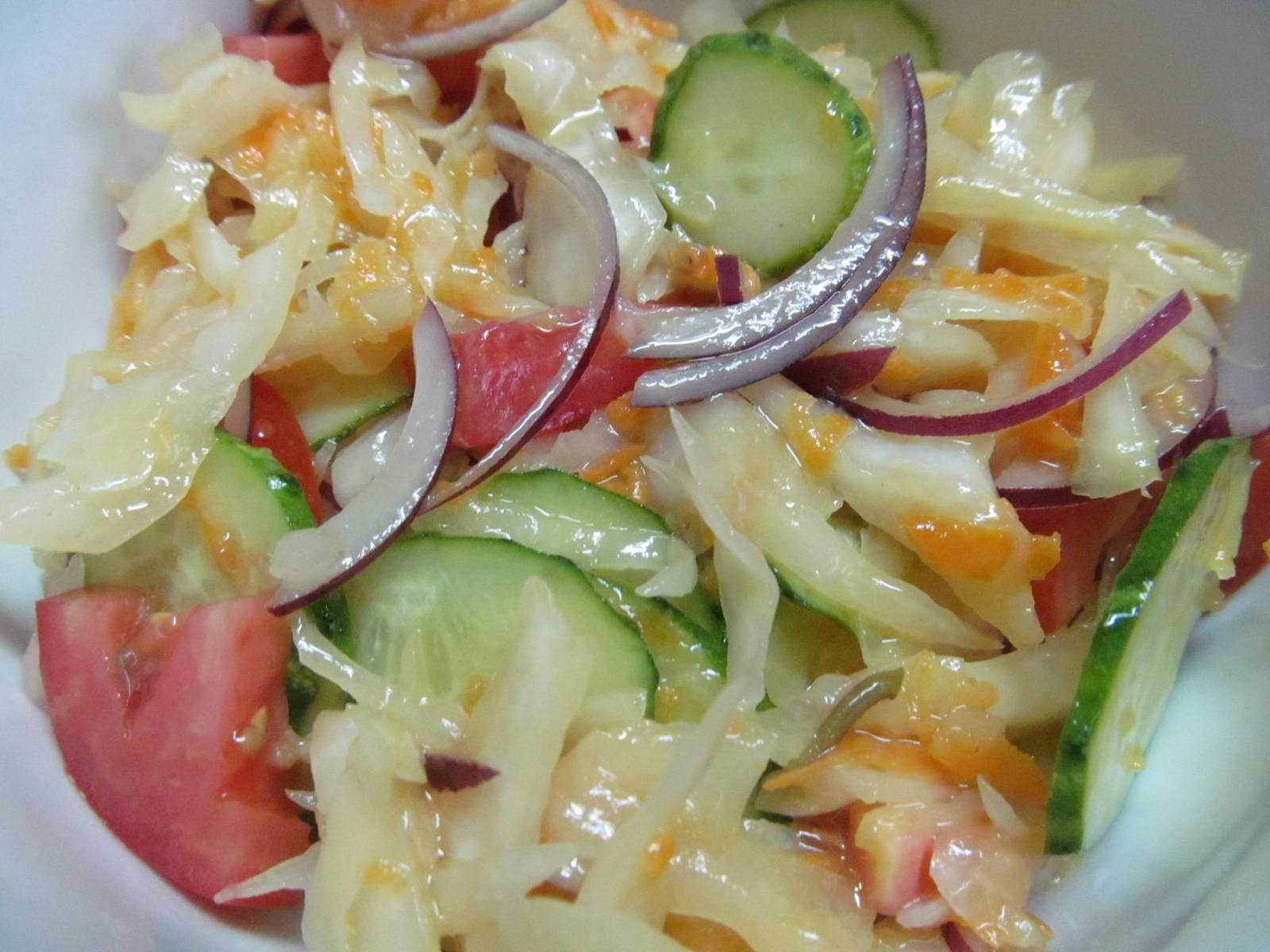 Салат с молодой капустой и огурцом рецепт с фото пошагово