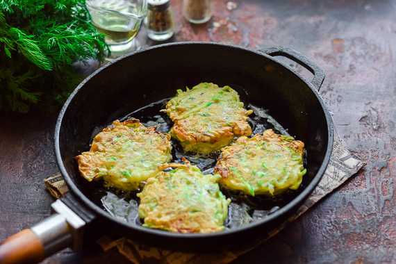 Кабачки оладьи с сыром и чесноком