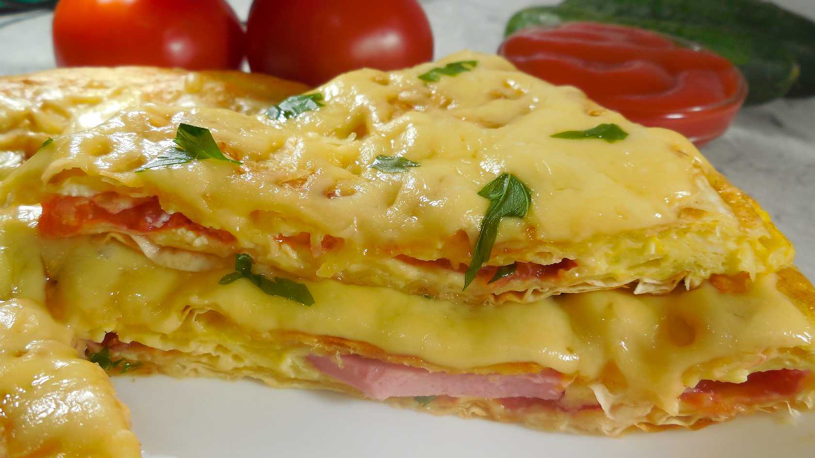 пицца с лавашом на сковороде с яйцом и сыром и колбасой и помидорами рецепт приготовления фото 94
